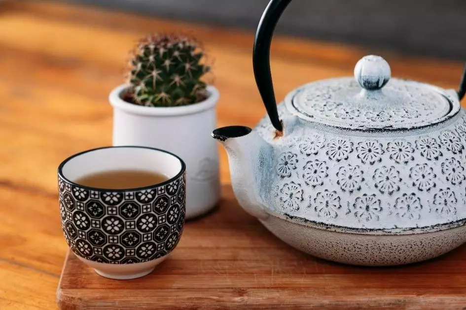 Best Cast Iron Teapots with cup of tea