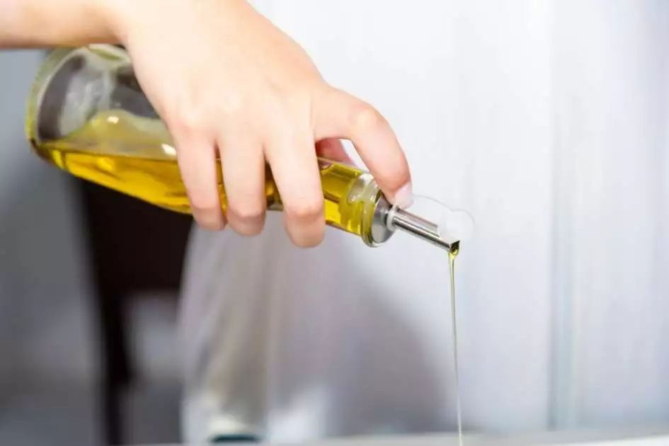 pouring olive oil with top rated oil dispenser