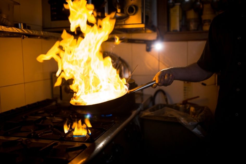 Electric Fryer vs Stovetop Fryer Which One is Better? Use & Cook